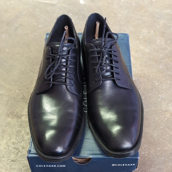 Cole Haan Men's Modern Essentials Leather Plain Toe Oxfords - Picture 2 of 12